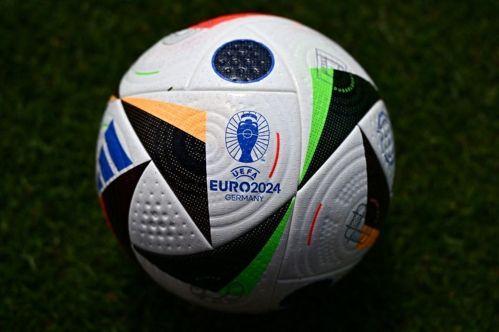 Euro 2024. Le ballon officiel aura une technologie semiautomatisée de