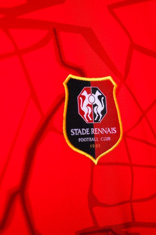 EN IMAGES. Stade Rennais. Le club dévoile le nouveau maillot domicile