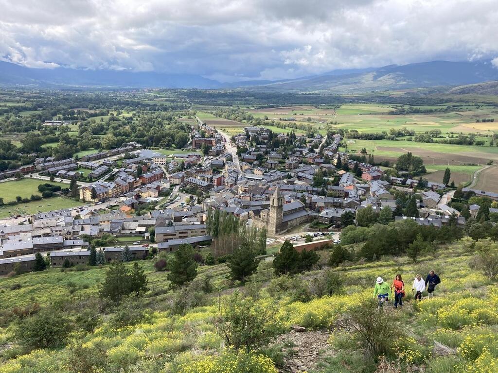 Pourquoi ce village espagnol se trouve-t-il au beau milieu de la France ...