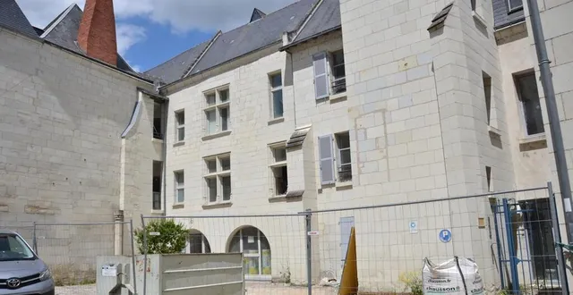 photo  saumur, mercredi 12 juin. l’ancien foyer des tourelles est en pleins travaux dans le cadre du projet hôtelier hybride qui verra le jour à la rentrée.  &copy;  co – carl guillet 