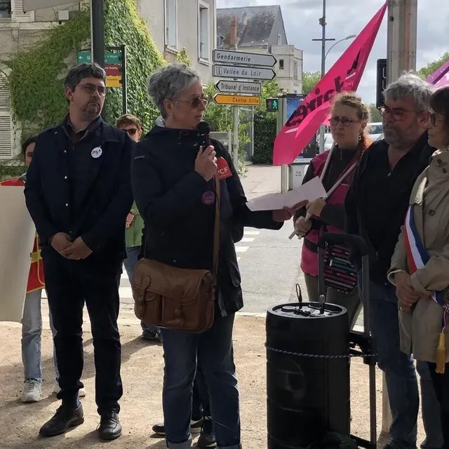 photo pour stéphanie dubois-gasnot, candidate suppléante de mathilde jack pour le nouveau front populaire dans la 3e circonscription de la sarthe, ce rassemblement était l’occasion de lancer sa campagne.  ©  ouest-france