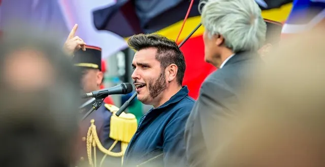 photo  yoann launay a chanté la marseillaise avant le départ des 92e 24 heures du mans.  &copy;  le maine libre - yvon loué 