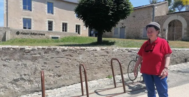 photo  pendant ses visites historiques de saint-florent-le-vieil, la maison julien-gracq est un passage obligé pour hélène guégnard.  &copy;  ouest-france 