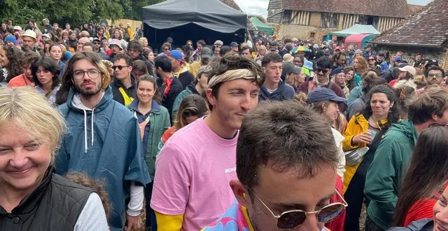 photo  dans l’après-midi, samedi 15 juin 2024, le groupe samba de la muerte a réuni un public pressé de réentendre de la musique, devant la scène la magique.  &copy;  ouest-france 