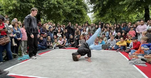 photo  les battles de hip-hop organisées par l’association zone 61 ont attiré du monde autour du parquet.  &copy;  ouest-france 