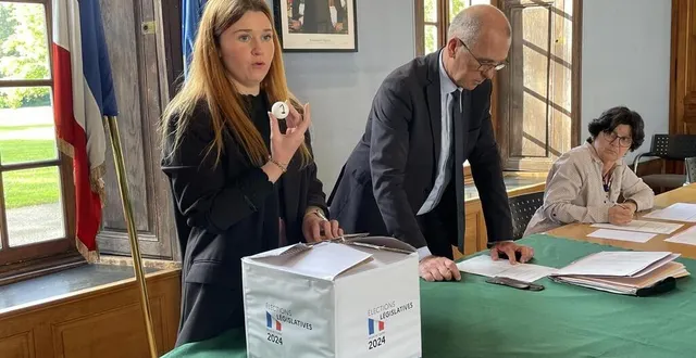 photo  le tirage au sort des ordres des panneaux d’affichage des candidats aux élections législatives a eu lieu ce dimanche 16 juin 2024 à la préfecture de l’orne.  &copy;  ouest-france 