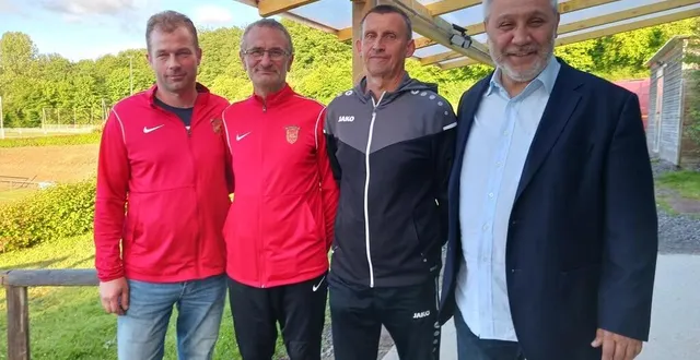 photo  de gauche à droite : mickaël maillet (nouveau président), jean-luc gesbert (vice-président), thierry duval (manager) et josé de sousa goncalves (sponsor et vice-président).  &copy;  ouest-france 