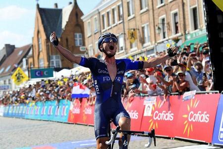 photo Valentin Madouas, ici lors de la victoire aux championnats de France sur route 2023 à Cassel (Nord), remet son titre en jeu dans le Sud-Manche dimanche 23 juin 2024. PHOTOPQR/VOIX DU NORD/MAXPPP 