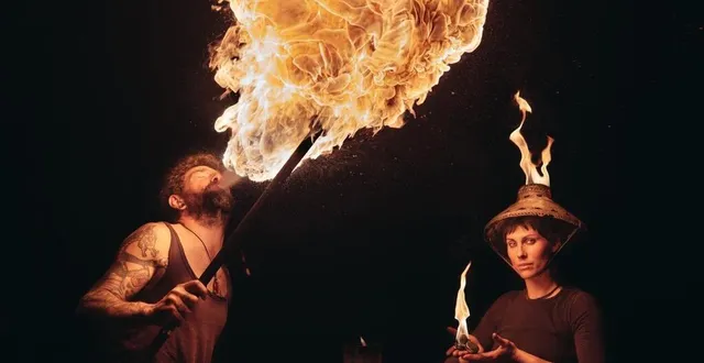 photo  « pyromad », le spectacle de feu de la compagnie circulez, en ouverture du festival des affranchis, le vendredi 5 juillet 2024 à 23 h, place de la libération à la flèche (sarthe).  &copy;  dr 