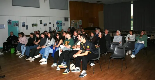 photo  un public très attentif et transporté dans le voyage grâce au récit de baptiste gaudin.   &copy;  le maine libre 