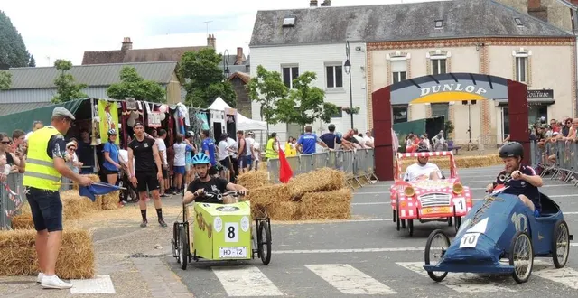 photo  la course folle, c’est toujours un grand évènement.  &copy;  archives le maine libre 