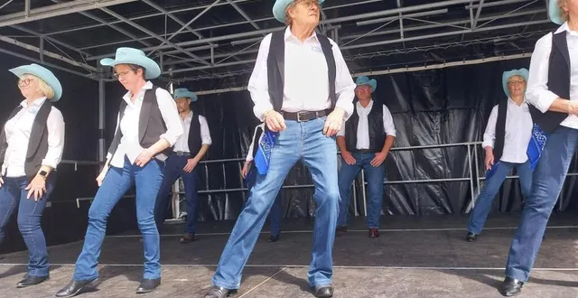 photo  le groupe amlos country dance présentera son répertoire sur la place de la mairie.  &copy;  ouest-france 
