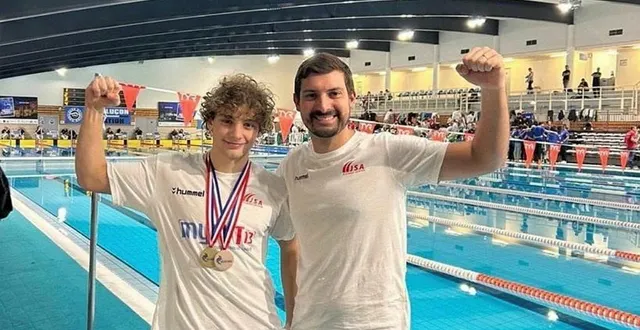 photo  elijah bourgoin avec son coach, david vaupré.  &copy;  jsa 