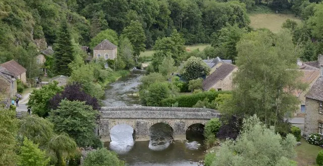 photo  les concerts avaient lieu en extérieur, dans le petit village de saint-céneri. cette année, le festival est annulé.  &copy;  archives ouest-france 