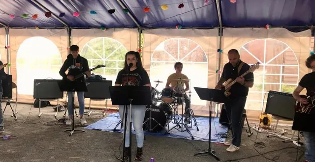 photo  les élèves ont travaillé leur répertoire de reprises rock.  &copy;  le maine libre 