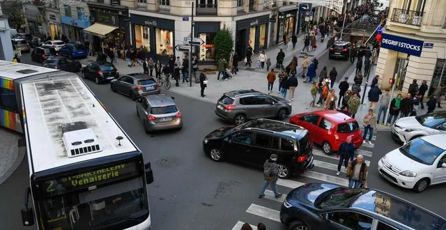 photo  angers, 25 novembre 2023. le carrefour rameau cristallise toutes les difficultés de circulation dans l’hypercentre. la ville a choisi de prendre plusieurs mesures pour traiter ce point noir, notamment la fermeture ?le samedi de la rue saint-julien, jusqu’au 14 septembre pour commencer.  &copy;  co – laurent combet 