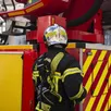 photo  les pompiers ont éteint l’incendie au moyen d’une lance. 