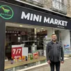 photo  omar barjas a ouvert mini market mondial en centre-ville alençon (orne). 