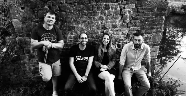 photo  jean-françois adam, benoît butel, annlise adam et julien monont ont créé le groupe the red button.  &copy;  the red button 