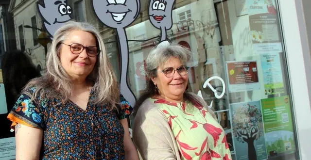 photo  karine et delphine continuent d’animer le village.  &copy;  le maine libre 