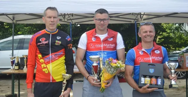 photo  le podium de la catégorie 3 met à l’honneur jacques gautier de la patriote de bonnétable.  &copy;  le maine libre 