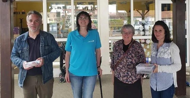 photo  de g. à dr : christophe boivin directeur de l’école roland-deret de saint-gervais-en-belin, estelle mille présidente de leucémie espoir 72, martine beucher (association vaincre la mucoviscidose), adeline savin directrice de l’école jean-baptiste-galan de laigné-en-belin.   &copy;  le maine libre 