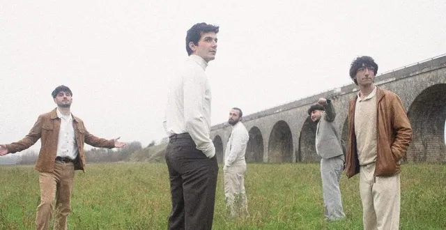 photo  feuille, un groupe de pop rap formé par cinq anciens étudiants manceaux, tous issus de l’ensim.  &copy;  louis guattari 