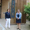photo mathilde plu, maire de saint-gervais-en-belin, et nathalie dupont, maire de laigné-en-belin. le manoir de la chanterie, récemment réaménagée, accueillera les services de la mairie de laigné-saint-gervais, le nom de la nouvelle commune.
