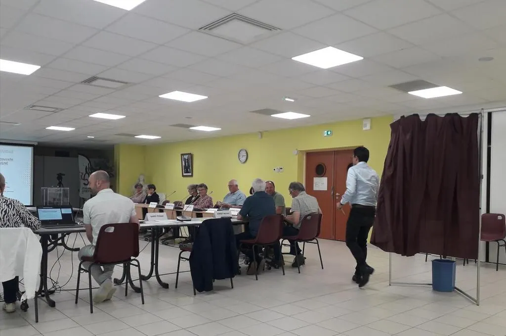 Commune nouvelle SaintJeandeBeugnéSainteHermine la fusion et le