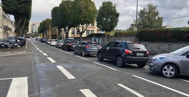 photo  bouchon sur le boulevard anatole-france, au mans (sarthe). ludovic bu reconnaît que la mobilité est un droit. «mais à quel prix? celui d’un énorme gaspillage d’énergie, d’artificialisation des sols, d’embouteillages. sans parler du bruit et des conséquences sur la santé.»  &copy;  ouest-france 