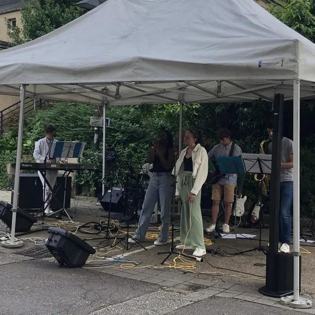 photo des jeunes de la commune s’étaient installés sur la place saint-germain.  ©  ouest-france