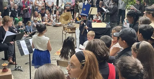 photo  ls élèves du conservatoire dirigés par anne-marie concé.  &copy;  ouest-france 