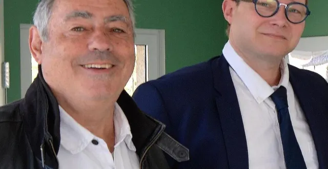 photo  le président de la communauté de communes michel leroy et benjamin laburthe-tolra, vice-président.  &copy;  ouest-france 