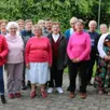 photo les choristes accompagnés de leur cheffe de chœur, béatrice laffont-lozes-boulay (à gauche).