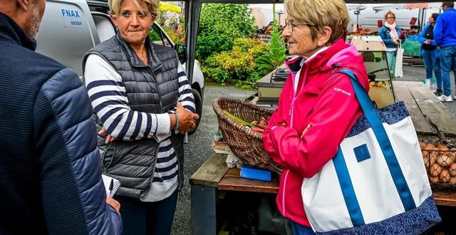 photo  sur le marché de sillé-le-guillaume, clients et camelots se sont confiés sur la question du pouvoir d’achat, à quelques jours des élections législatives.  &copy;  photo le maine libre - yvon loué 
