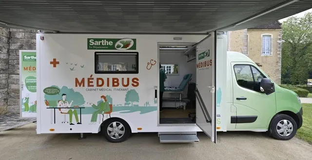 photo  le médibus, un véhicule itinérant qui va permettre à 13 300 patients, privés de médecins traitants, de bénéficier d’une nouvelle offre médicale.  &copy;  @cd72 