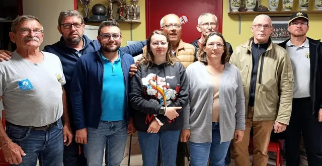 photo  le nouveau bureau autour de johnny vannier.  &copy;  le maine libre 