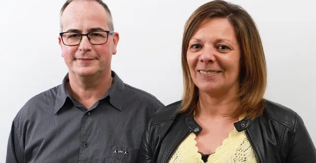 photo  céline l’huillier (lutte ouvrière) se présente pour la troisième fois dans la 7e circonscription de maine-et-loire. comme en 2022, elle est épaulée par luc chouette.  &copy;  lutte ouvrière 