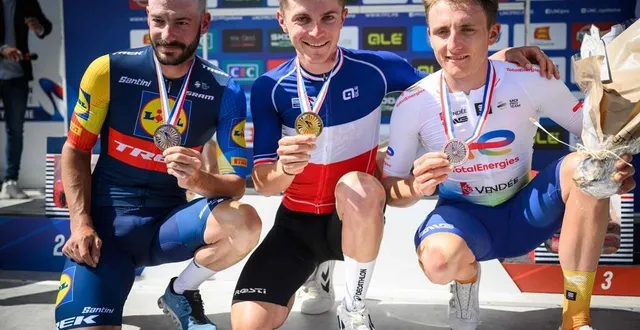 photo  thomas gachignard (à droite) termine troisième du championnat de france élite.  &copy;  afp 