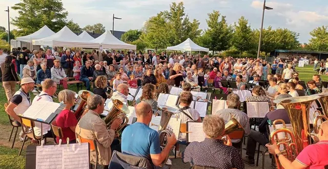 photo  huit groupes de musique ont joué devant des centaines de mélomanes.  &copy;  ouest-france 
