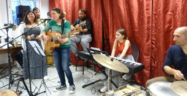 photo  une jolie bande de copains pour fêter la musique, vendredi.  &copy;  ouest-france 