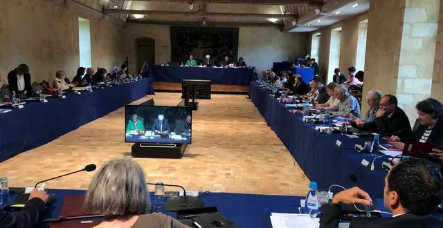 photo  réunis à l’abbaye de l’epau, les conseillers départementaux n’ont pas gommé leurs différences politiques.  &copy;  le maine libre 