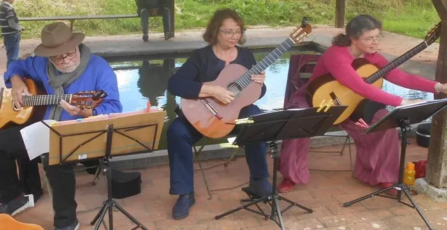 photo  le trio guitares en sarthe, en concert sous l’ancien lavoir.  &copy;  ouest-france 