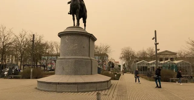photo  le 6 septembre 2023, les sables du sahara ont plané sur la région, comme ici à la roche-sur-yon en vendée. le taux de particules fines avait sensiblement augmenté.  &copy;  archives ouest-france 