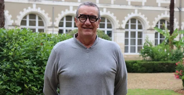 photo  arrivé en 1984 au collège-lycée notre-dame à la flèche (sarthe), le directeur jean-noël roghé prend sa retraite. il aura passé la quasi-intégralité de sa carrière dans cet établissement.  &copy;  ouest-france 