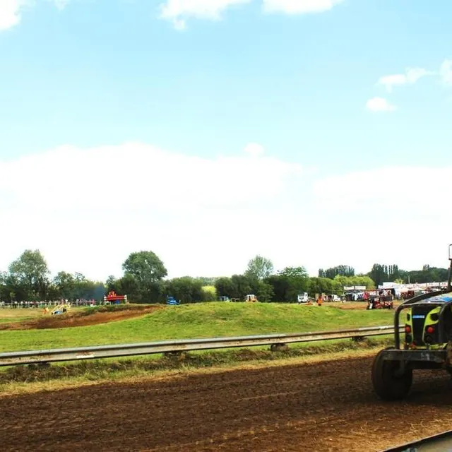 photo finalement c’est le claas n° 26 de benjamin leblé, florent houdmon et vincent caillon qui a remporté cette 35e édition du tracto-cross de laigné-en-belin.  ©  ouest-france