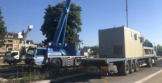 photo  durant deux matinées, ces lundi 24 et mardi 25 juin 2024, les cabines de projection sont installées quai louis-blanc, au mans (sarthe).  &copy;  ouest-france 