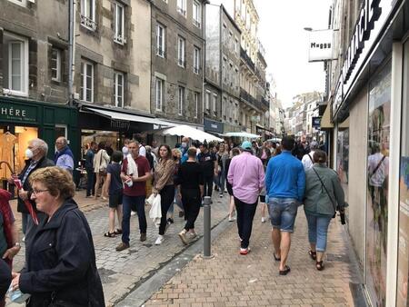 photo Dimanche 30 juin 2024, les rues du centre de Granville (Manche) seront fermées à la circulation entre 9 et 19 h à l’occasion du premier dimanche des soldes d’été. Archives 