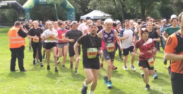 photo  le départ des 5,5 km où ils étaient 92 coureurs à prendre le départ.  &copy;  le maine libre 