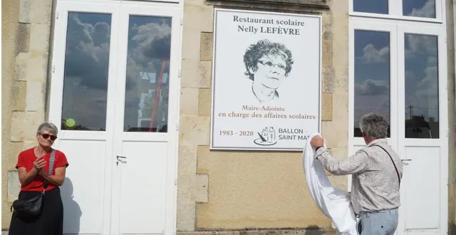 photo  le restaurant scolaire vient de prendre le nom de nelly lefèvre, adjointe municipale décédée en 2020, par la pose d’une plaque à son effigie à l’entrée de la cantine. vendredi, devant un parterre de personnalités locales et nationales, le maire, maurice vavasseur, a rappelé le rôle important de sa collègue qui, dès les années 1980, a travaillé sans cesse pour améliorer les repas des écoliers.  &copy;  ouest-france 